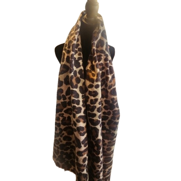 Shiraleah Reversible Scarf/Shawl  NWT - Picture 6 of 13